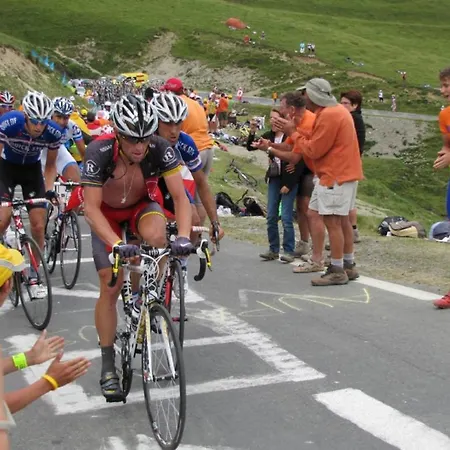 Marie De Campan - Le Vieux Village 圣玛丽德康庞