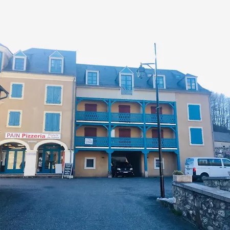 Marie De Campan - Le Vieux Village 圣玛丽德康庞