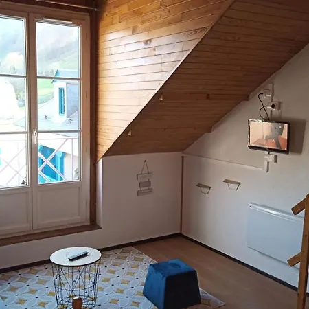 Marie De Campan - Le Vieux Village *