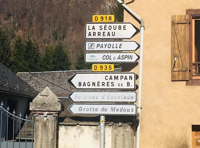 Marie De Campan - Le Vieux Village