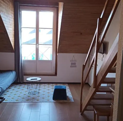 Marie De Campan - Le Vieux Village *