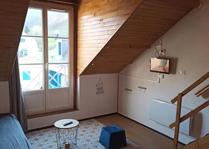 Marie De Campan - Le Vieux Village *